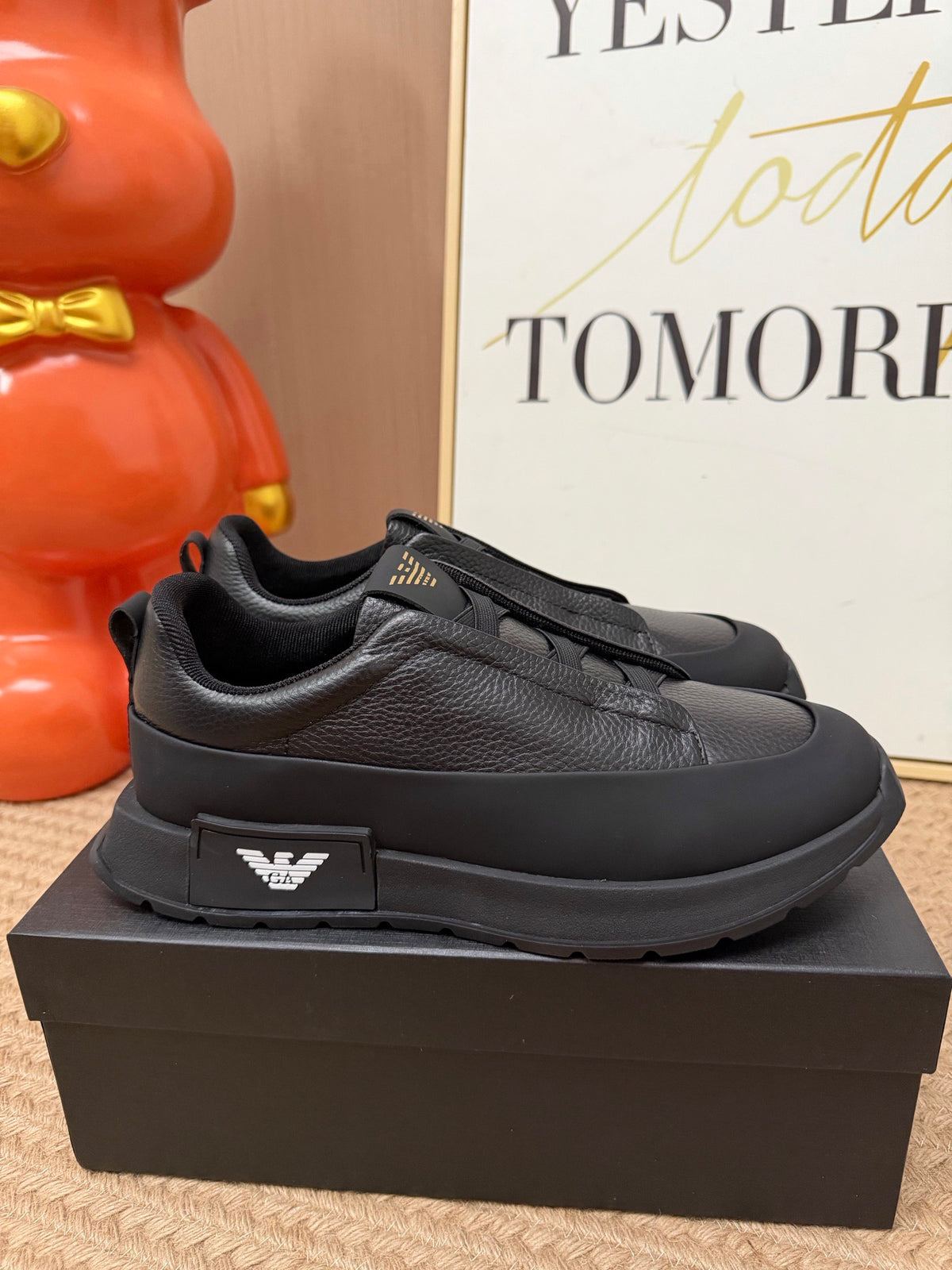 SUEDE TRIPLE STITCH™ MONTE SNEAKERS