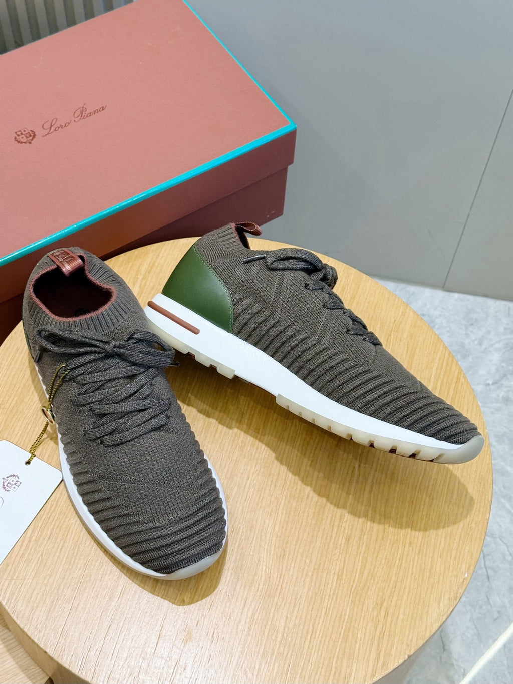 Flexy Walk Sneaker