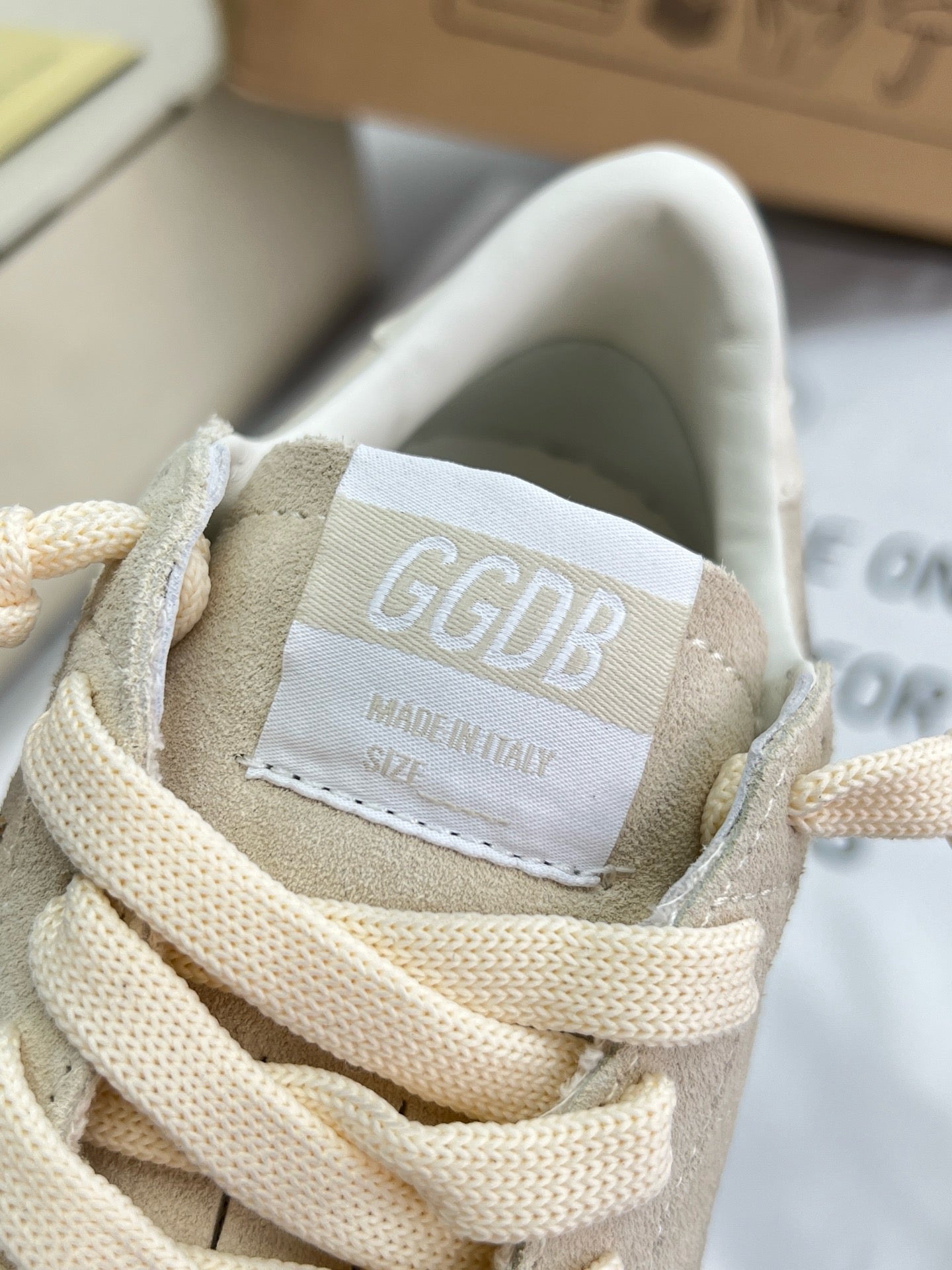 G.G Sneaker 106