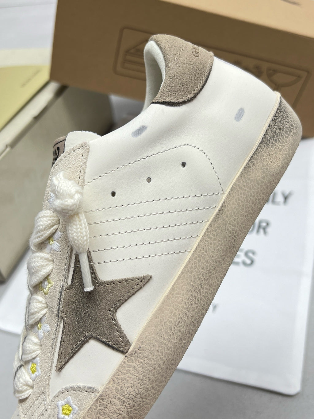 G.G Sneaker 107