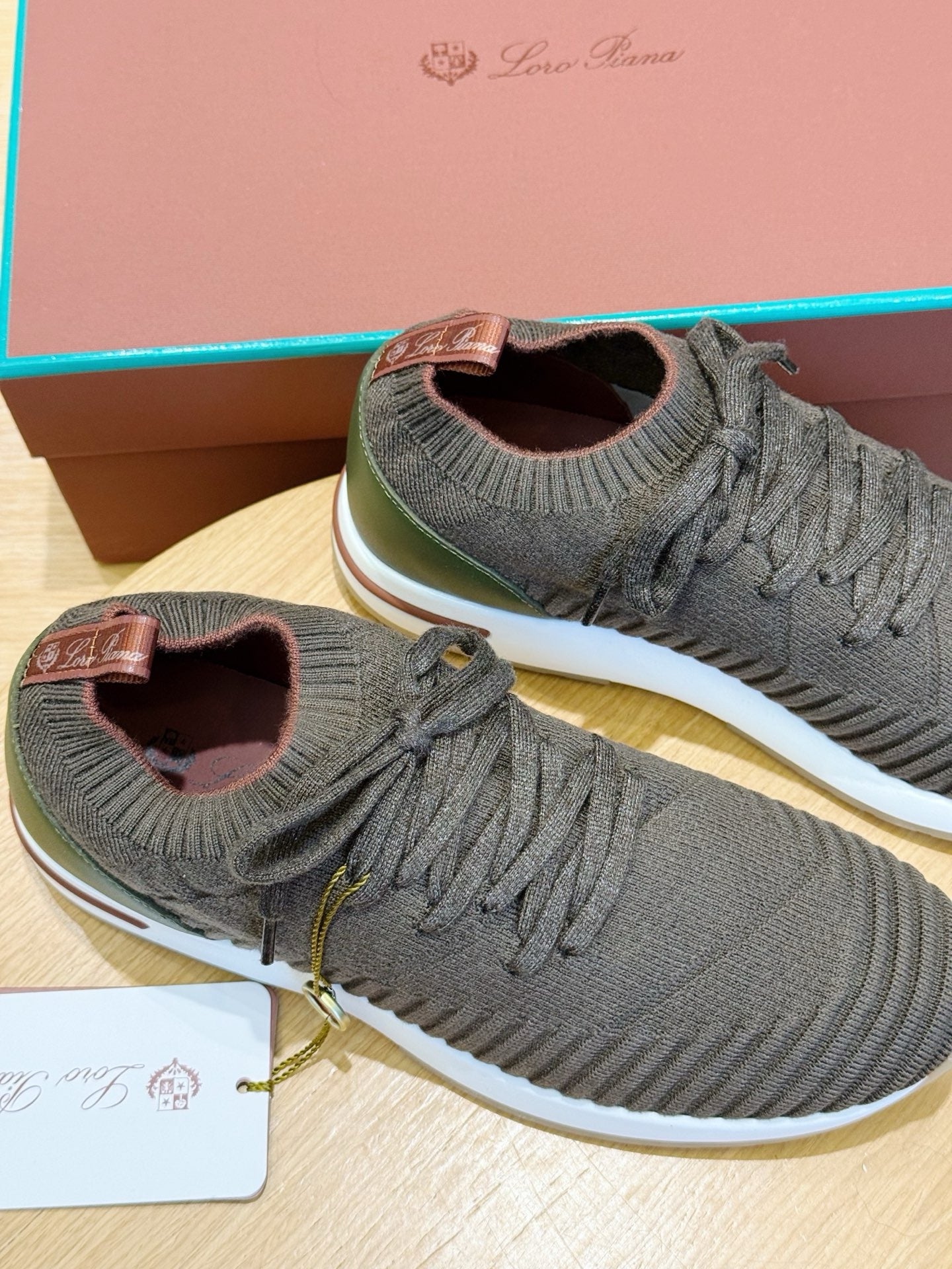 Flexy Walk Sneaker