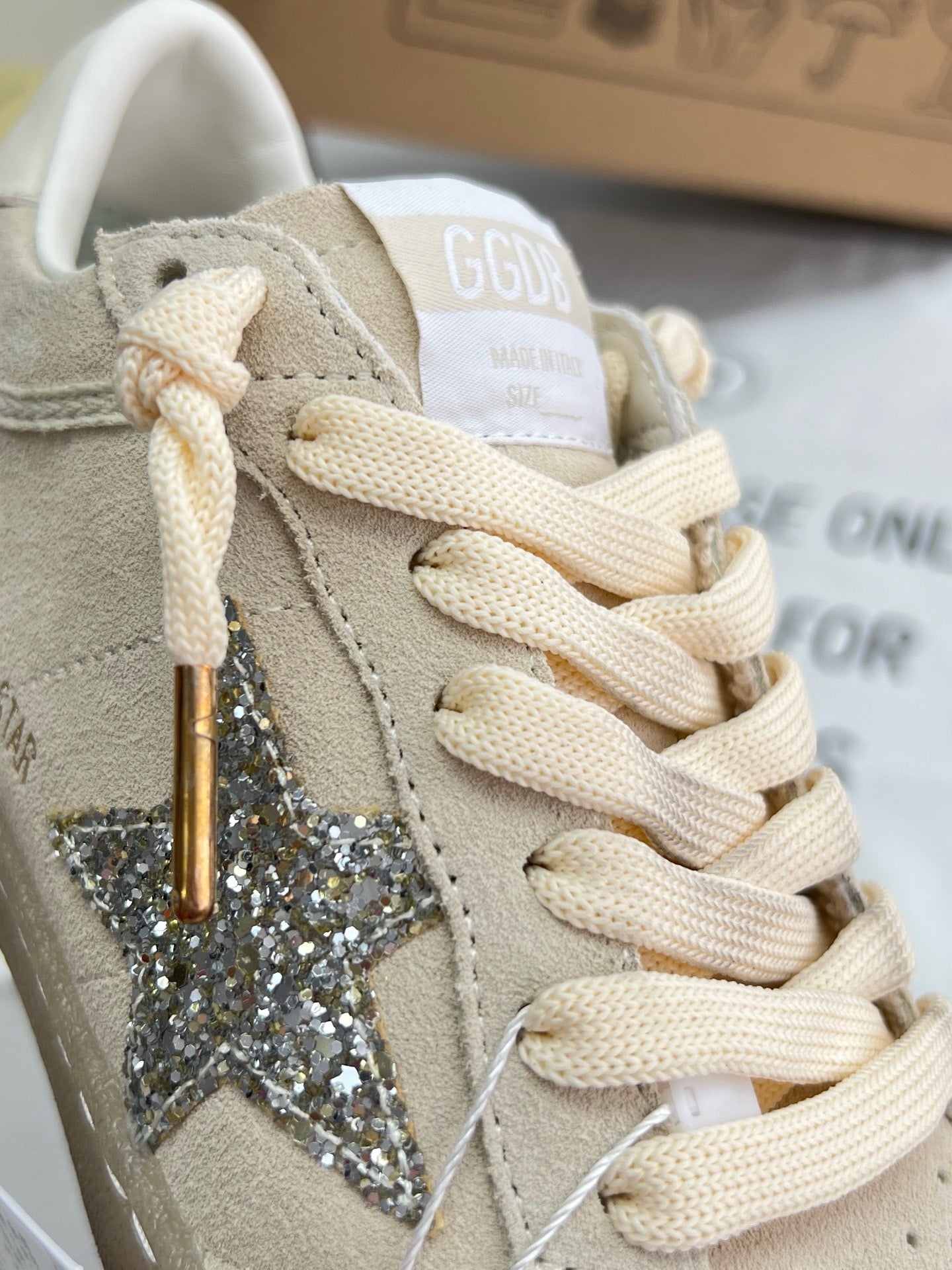 G.G Sneaker 106