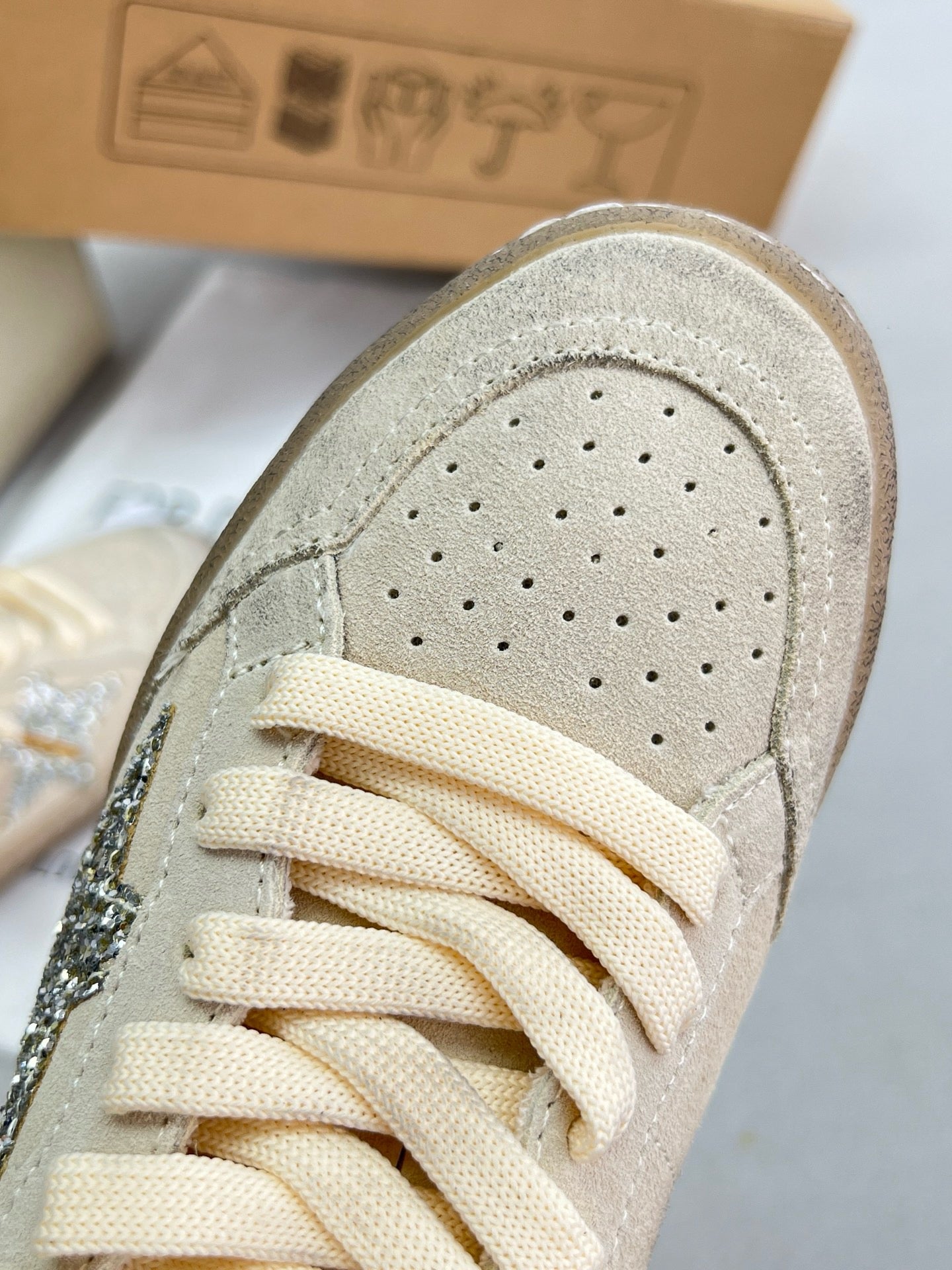 G.G Sneaker 106