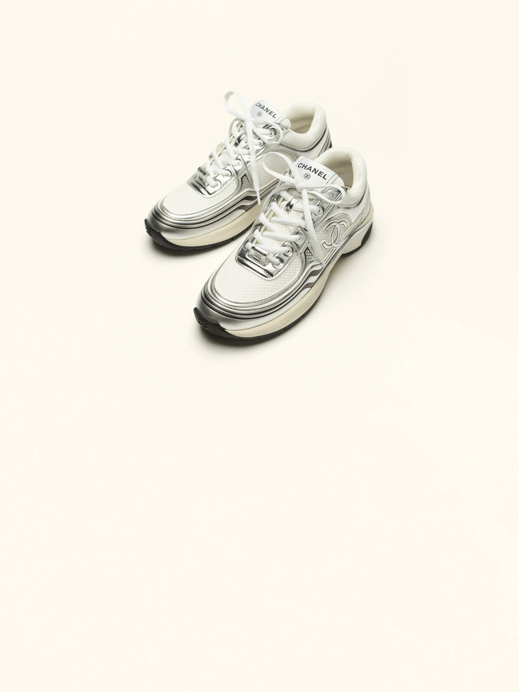 TRAINERS
Fabric & Laminated 
White & Silver