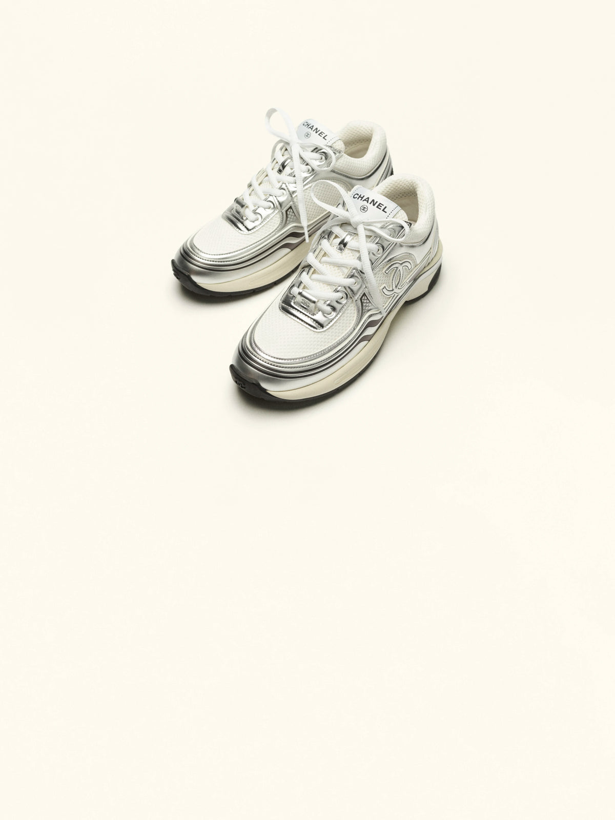 TRAINERS
Fabric & Laminated 
White & Silver