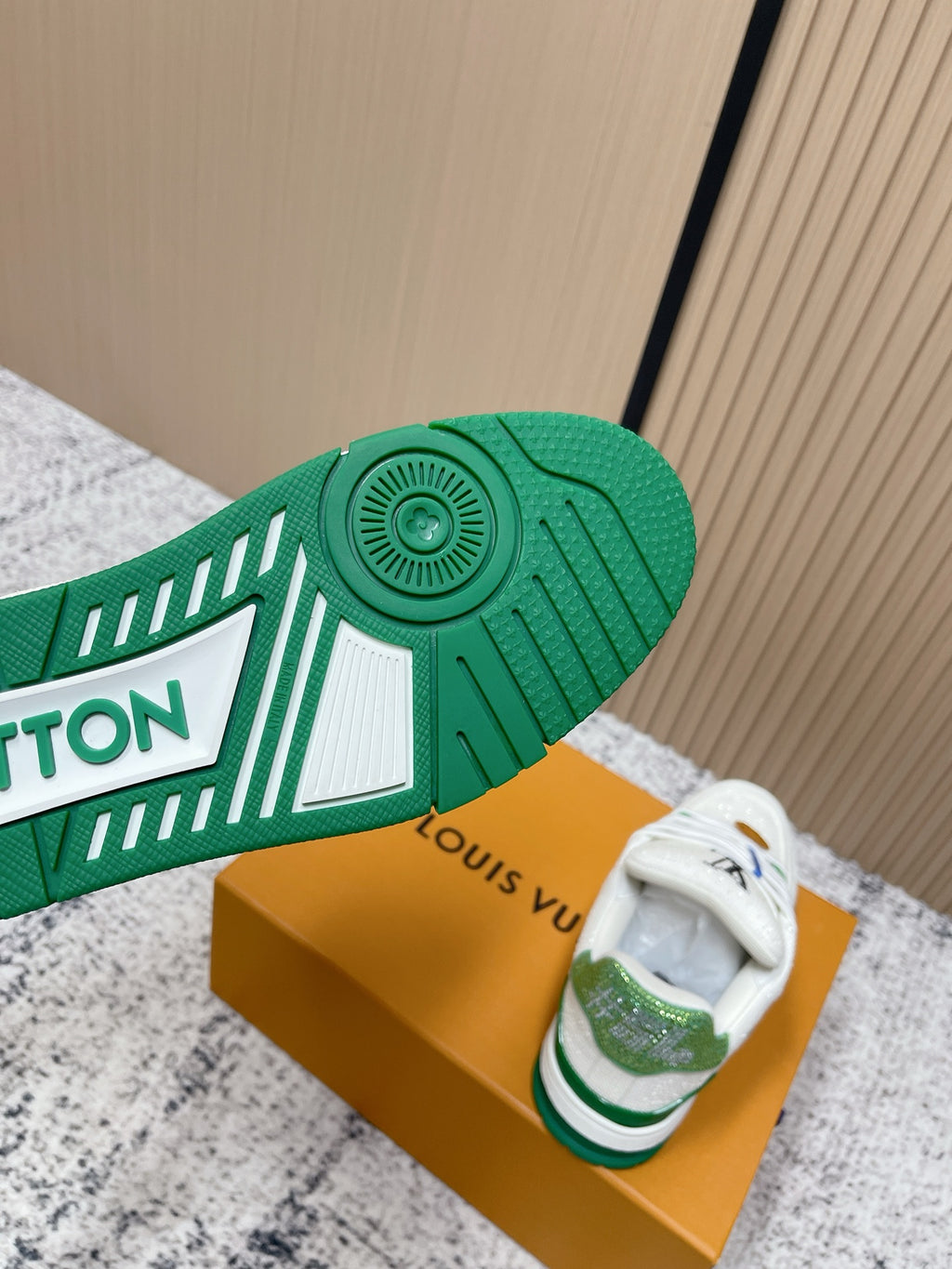 Trainer Sneaker 108