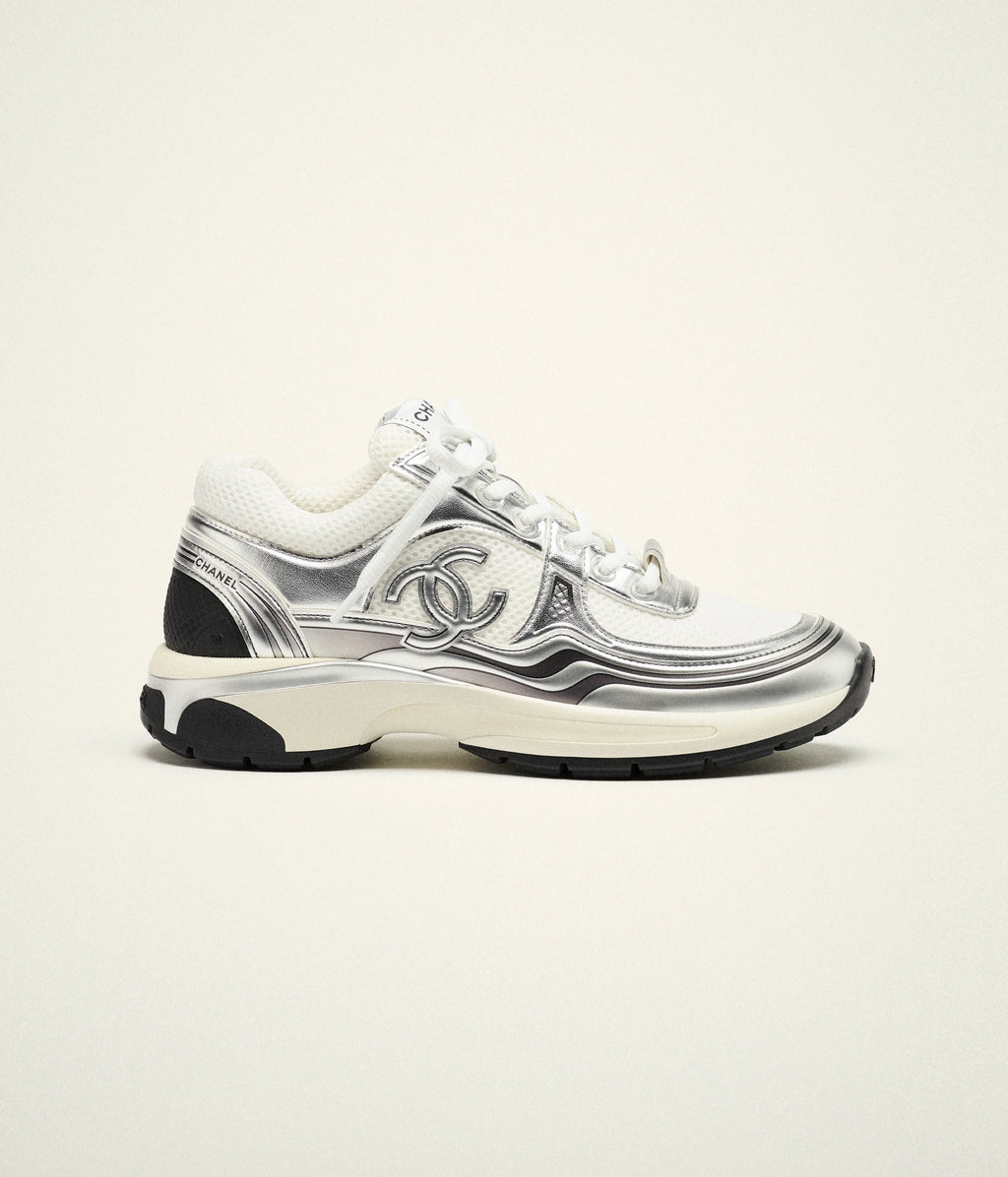 TRAINERS
Fabric & Laminated 
White & Silver