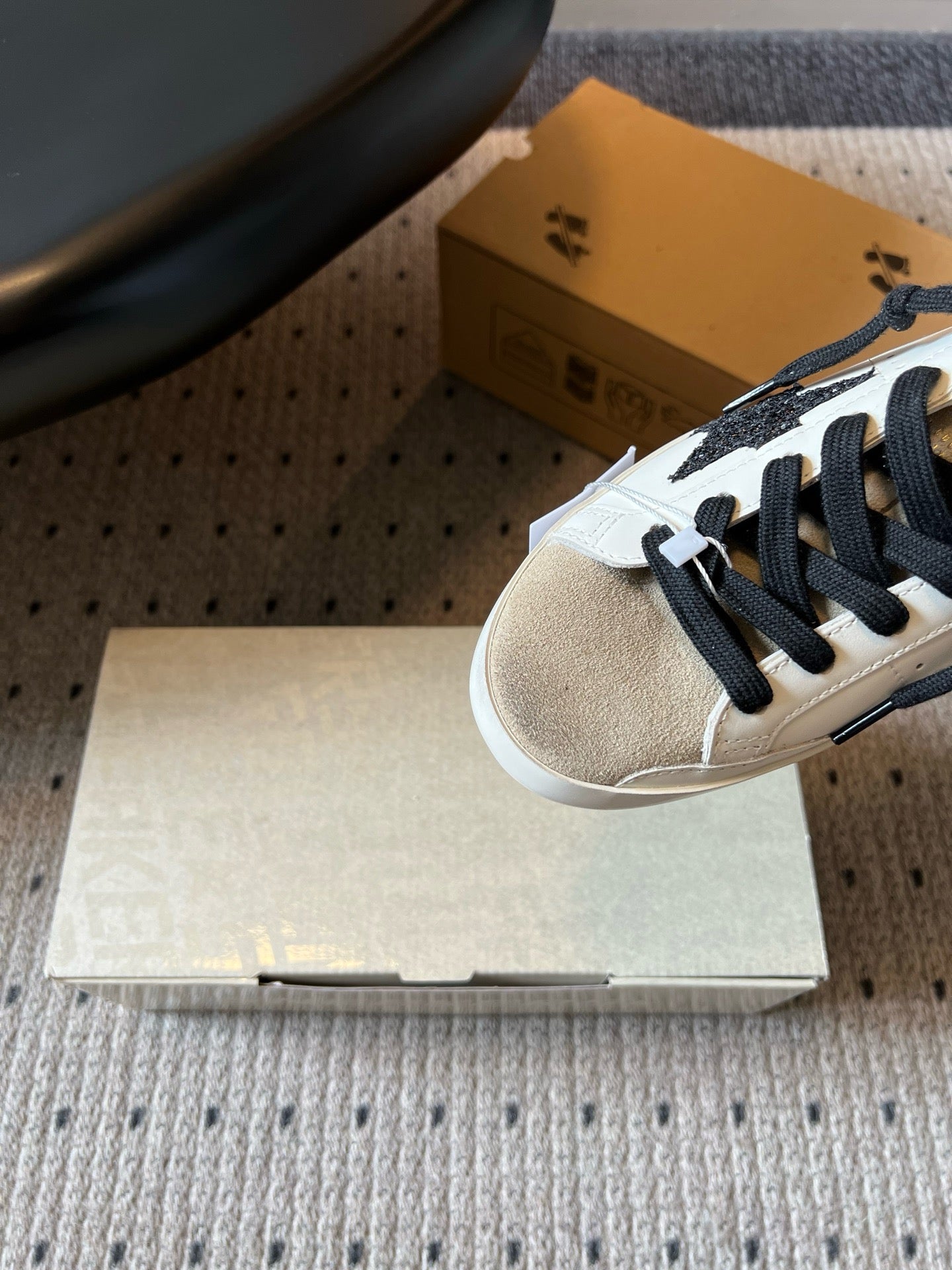 G.G Sneaker 101