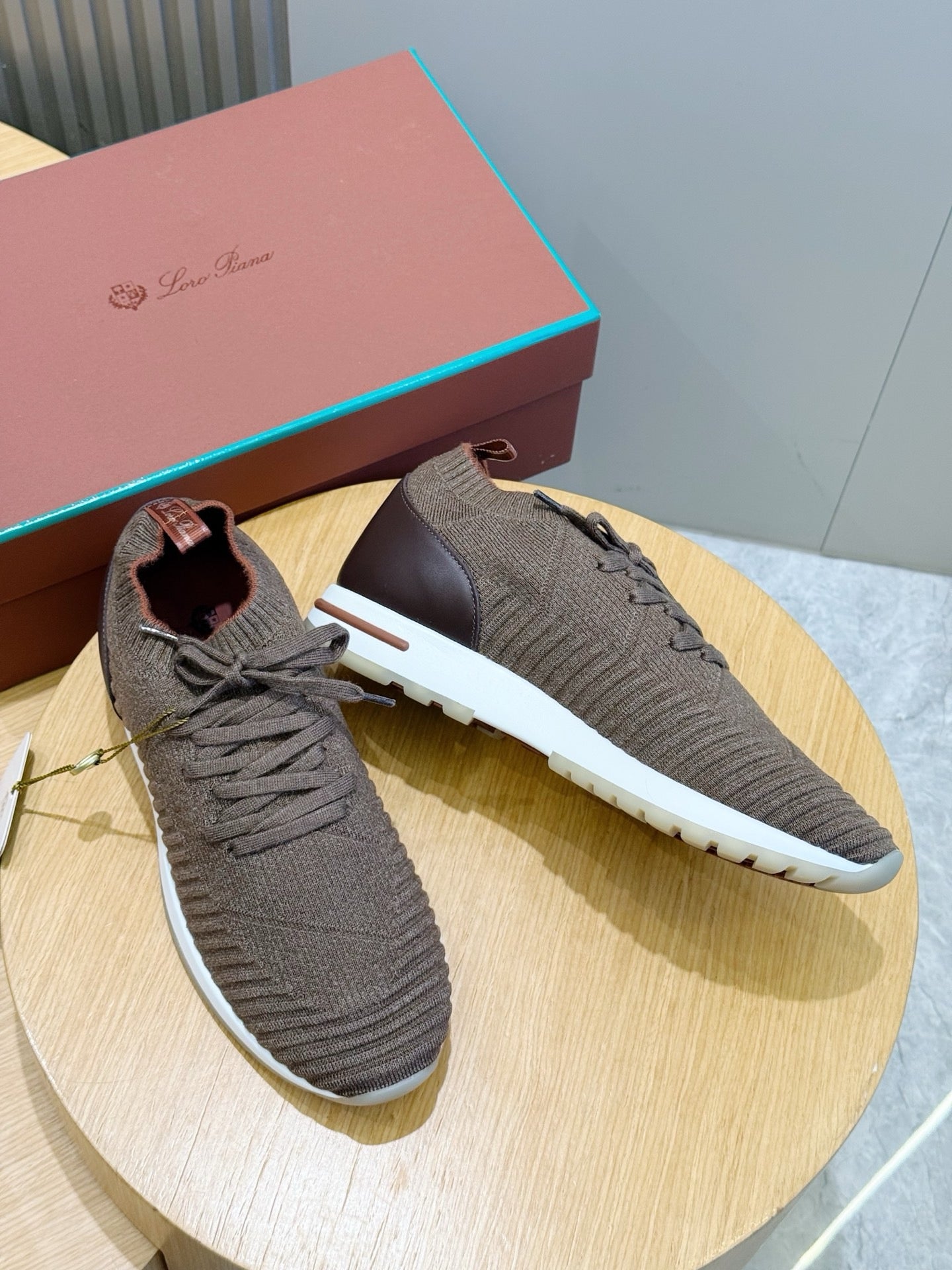 Flexy Walk Sneaker