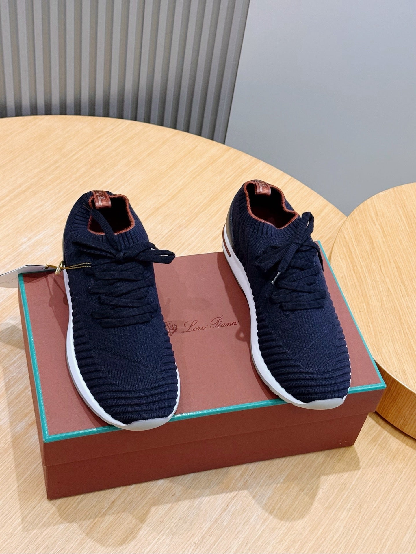 Flexy Walk Sneaker