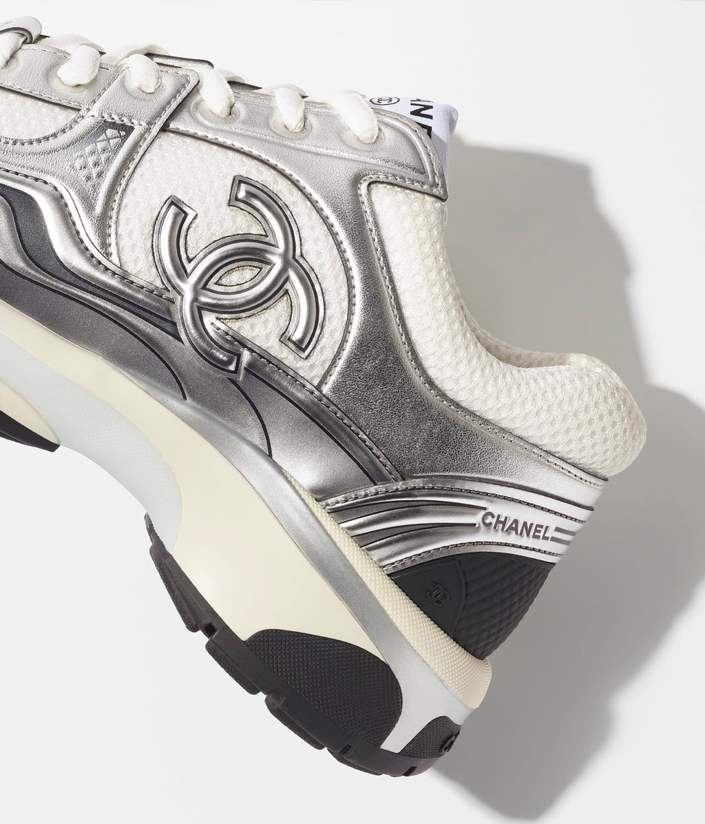 TRAINERS
Fabric & Laminated 
White & Silver