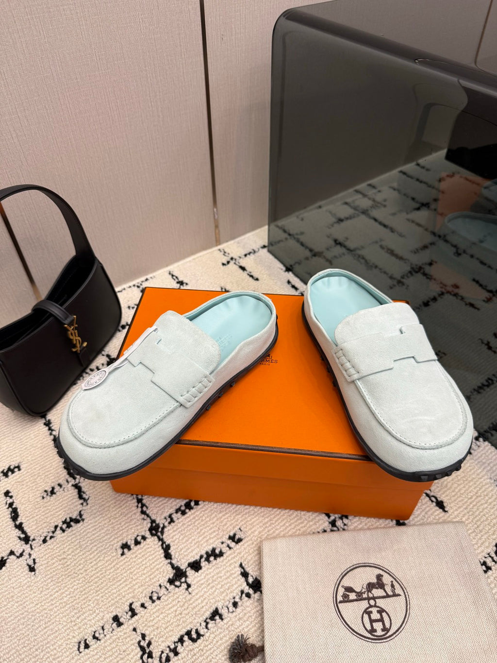 Mule in suede calfskin with iconic "H"