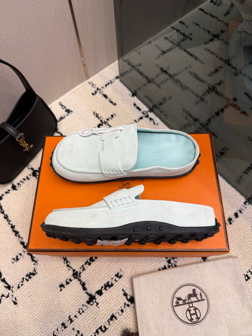 Mule in suede calfskin with iconic "H"