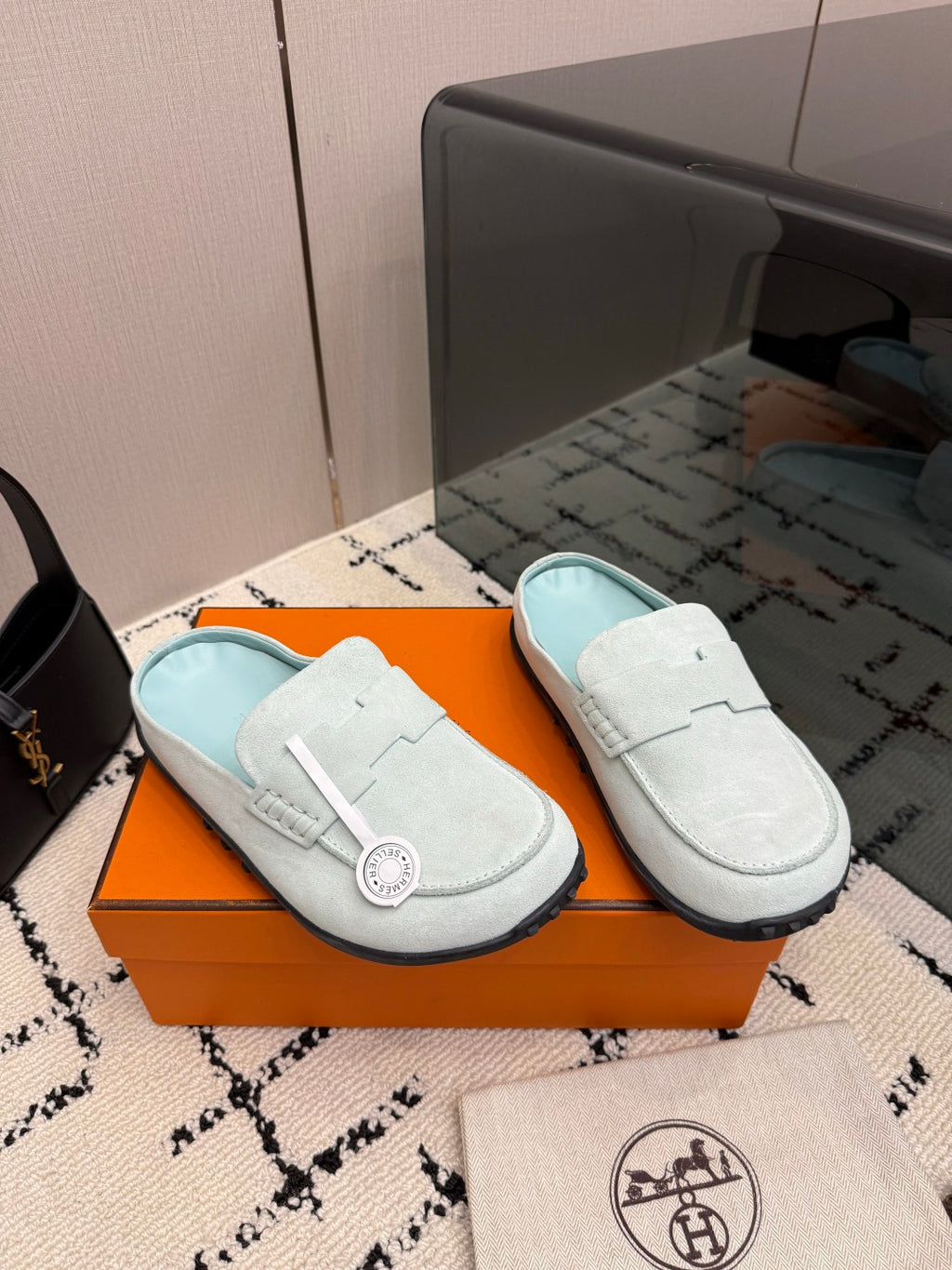 Mule in suede calfskin with iconic "H"