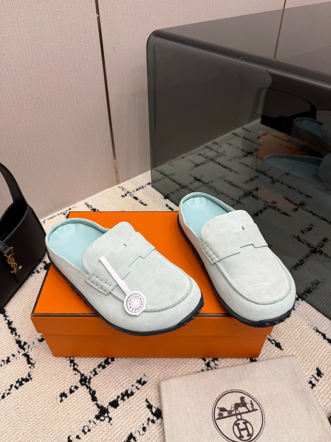 Mule in suede calfskin with iconic "H"