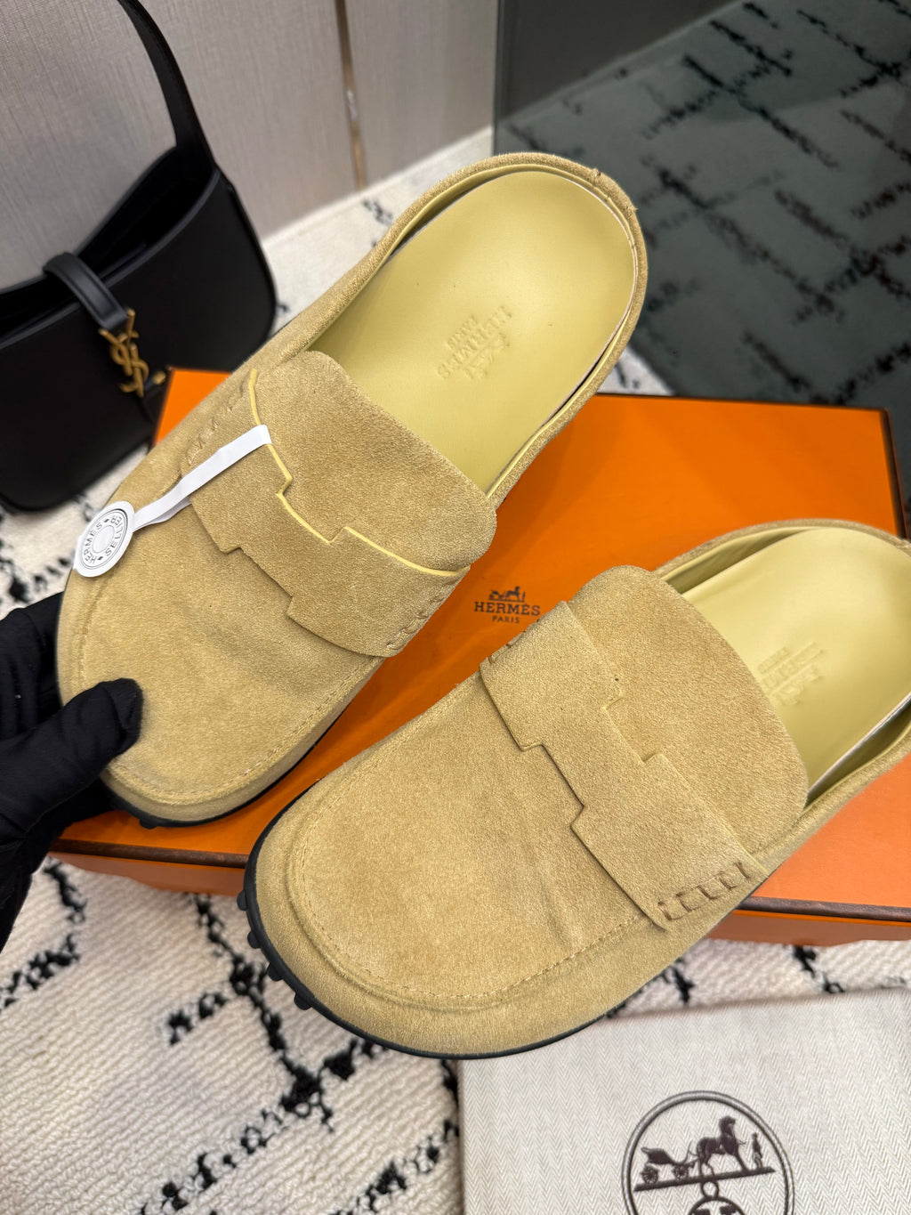 Mule in suede calfskin with iconic "H"