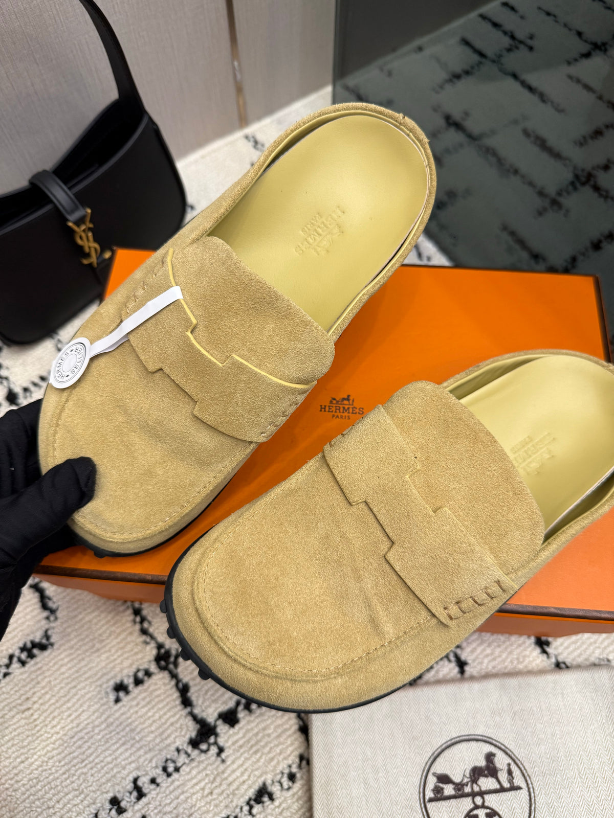 Mule in suede calfskin with iconic "H"