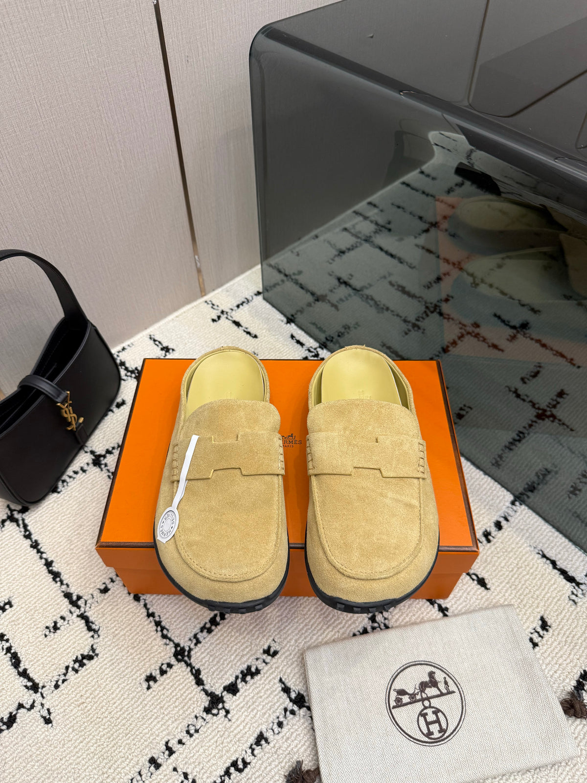Mule in suede calfskin with iconic "H"