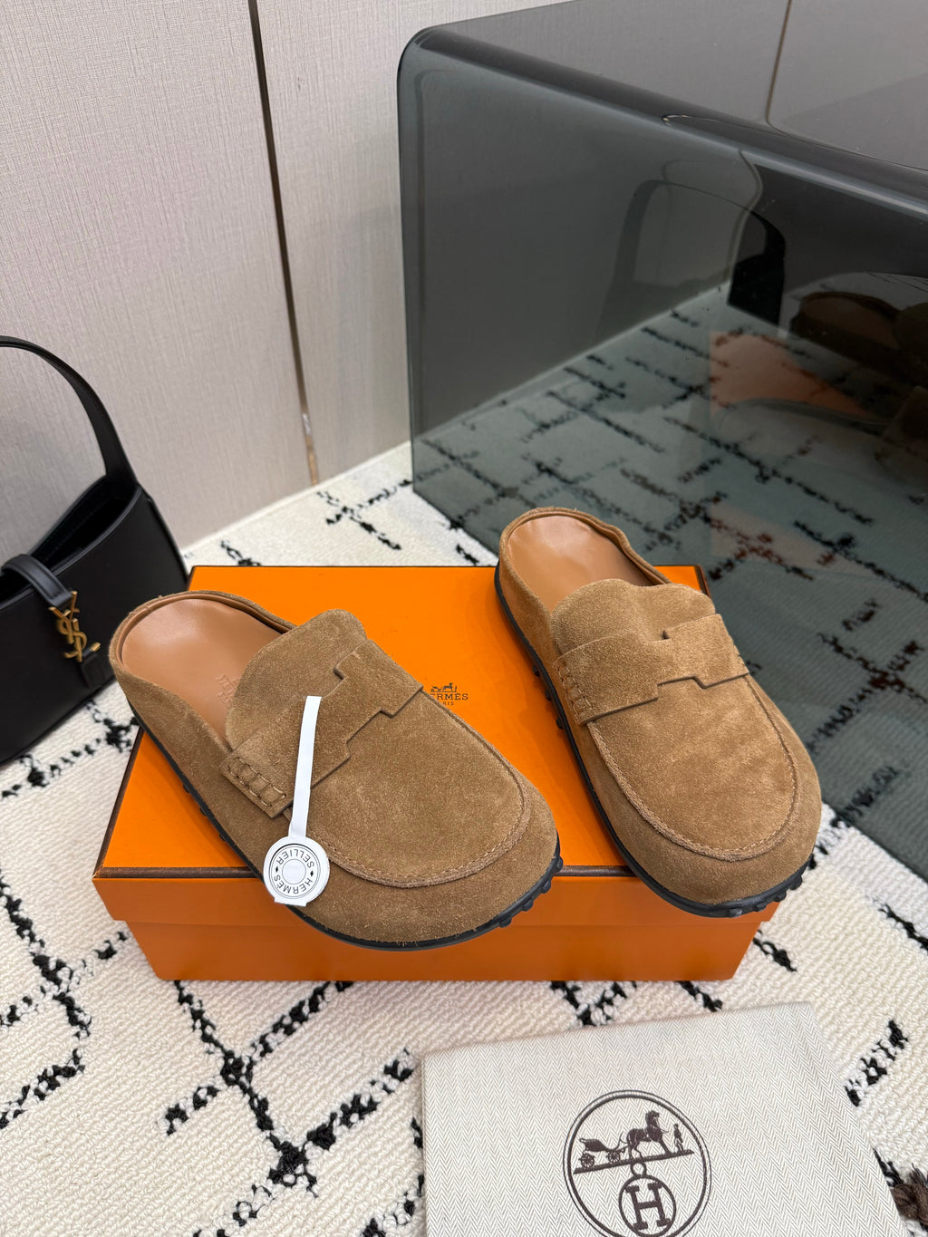 Mule in suede calfskin with iconic "H"