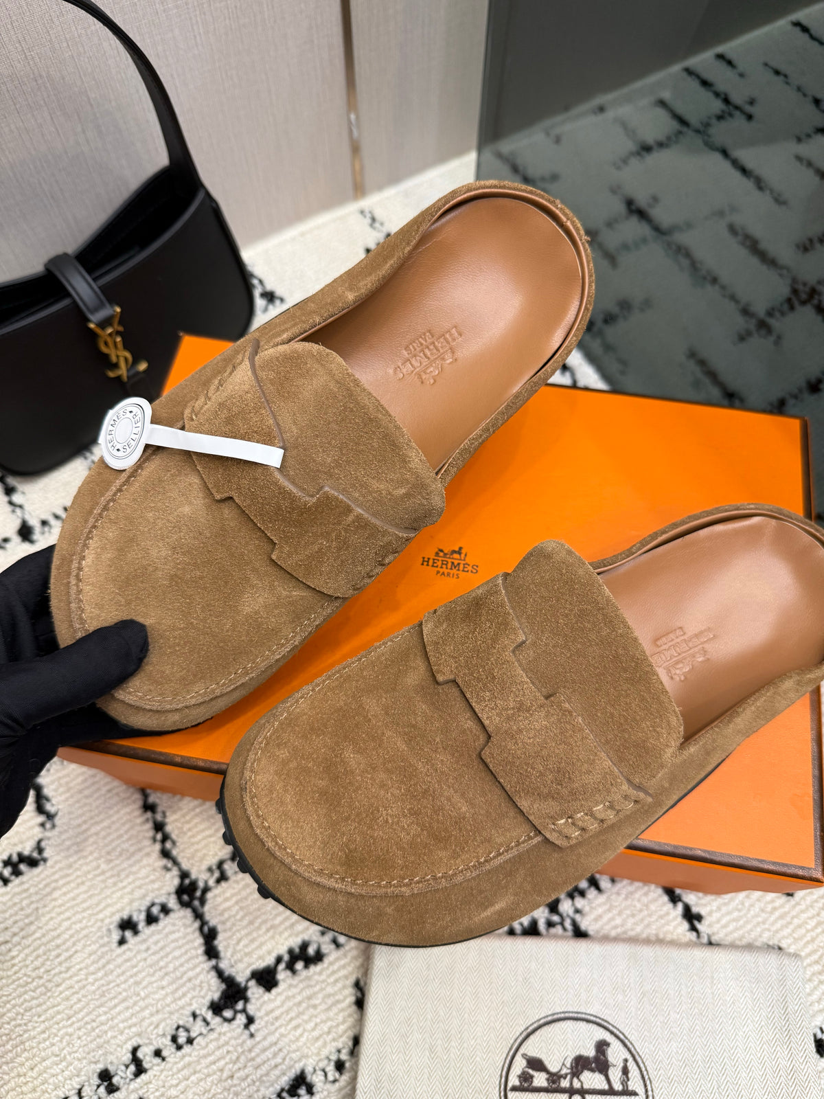 Mule in suede calfskin with iconic "H"