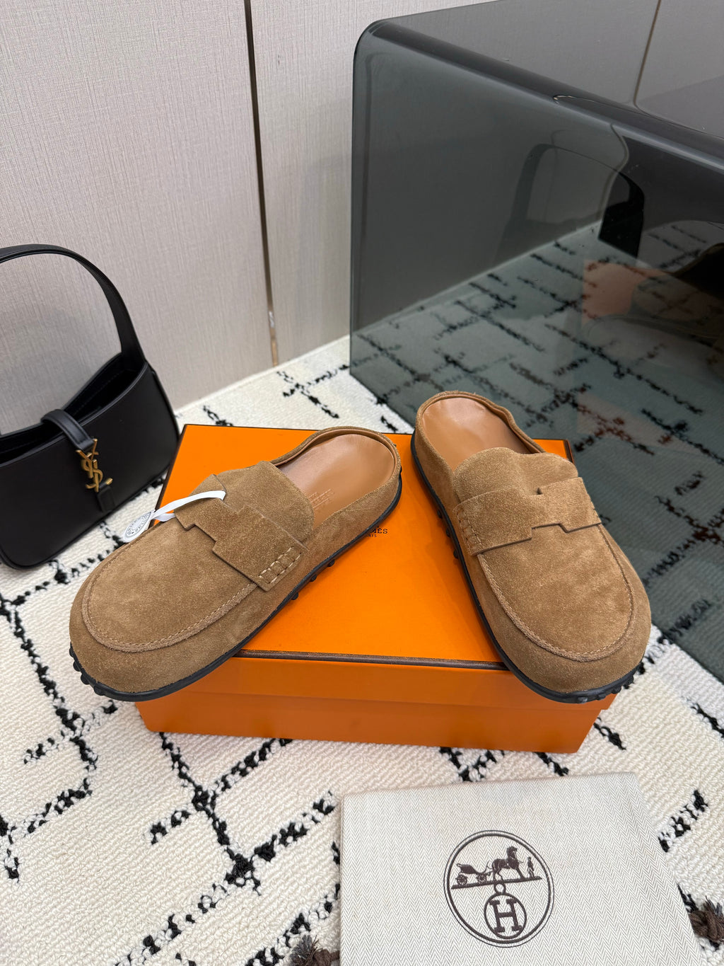 Mule in suede calfskin with iconic "H"