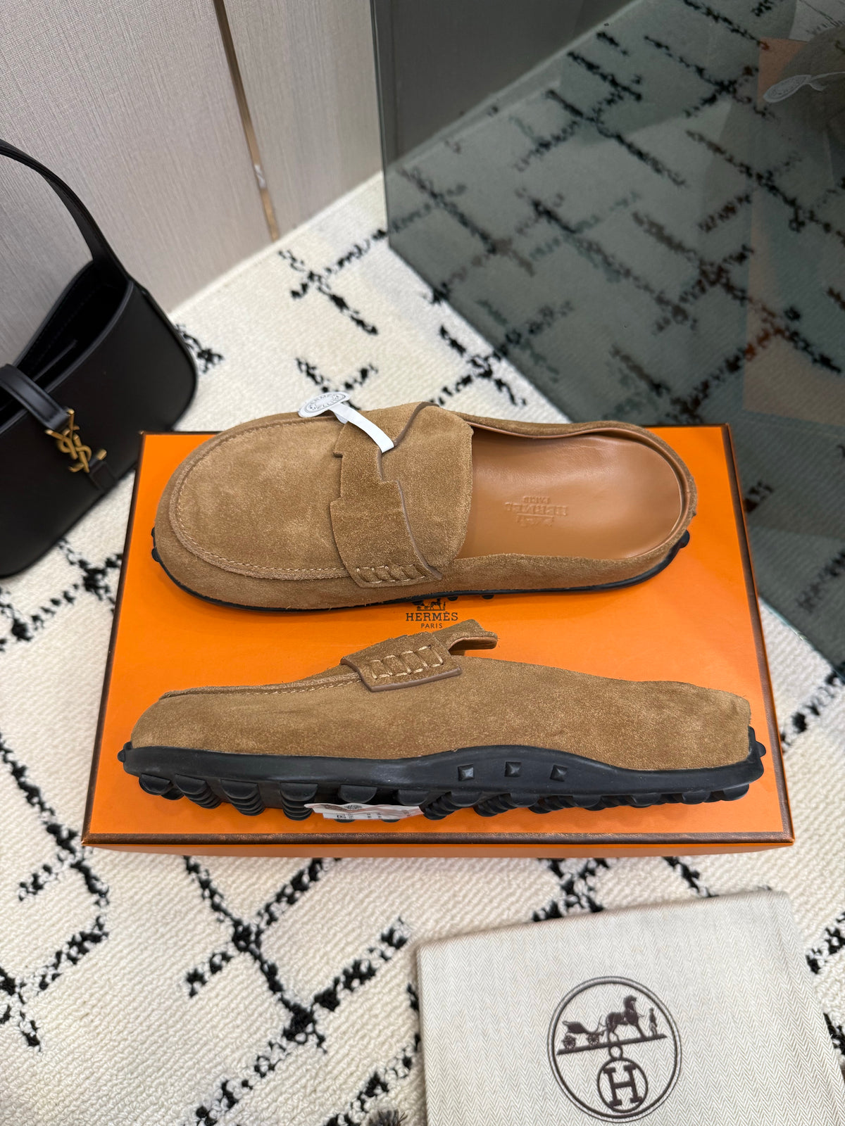 Mule in suede calfskin with iconic "H"