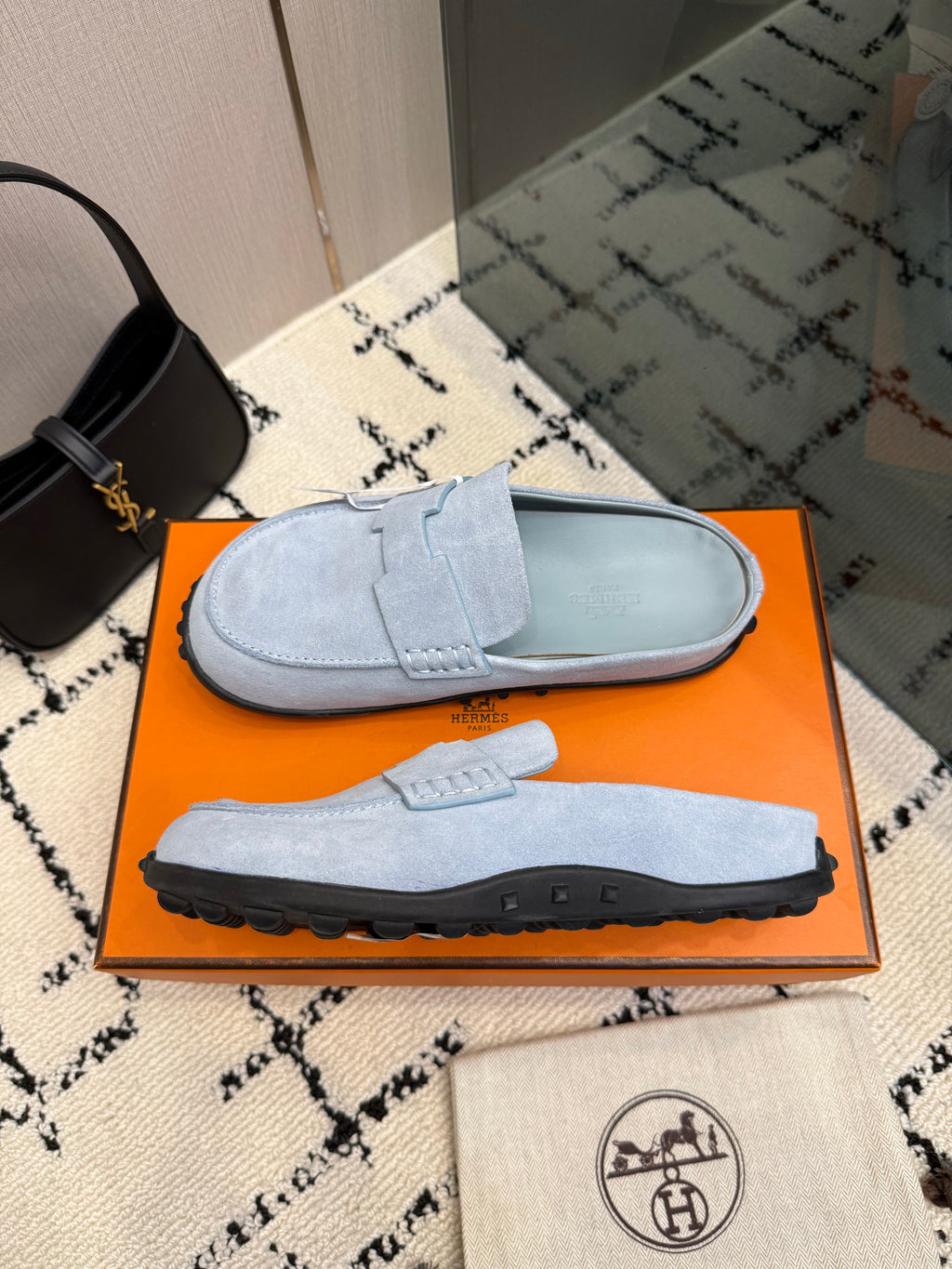 Mule in suede calfskin with iconic "H"