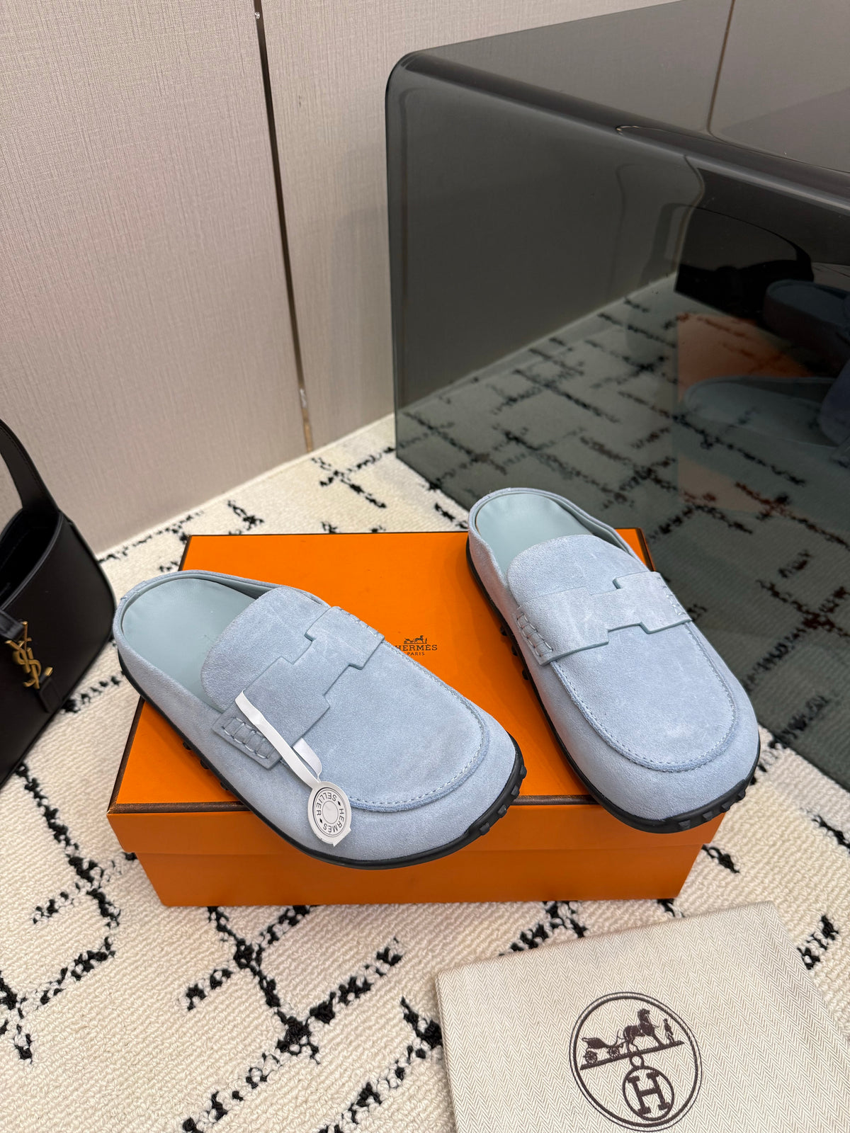 Mule in suede calfskin with iconic "H"
