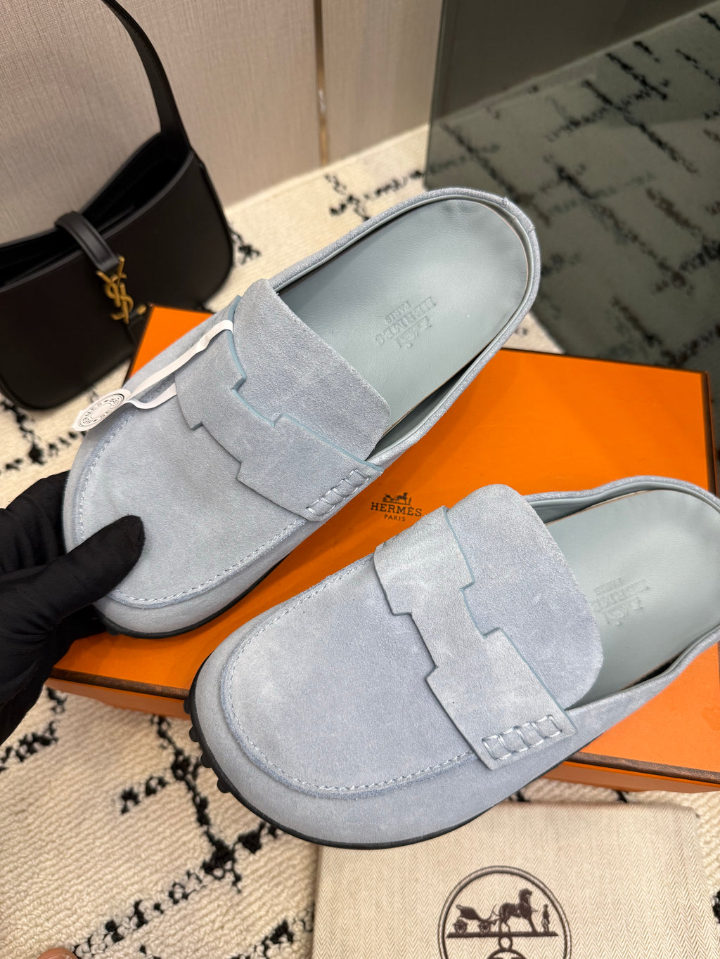 Mule in suede calfskin with iconic "H"