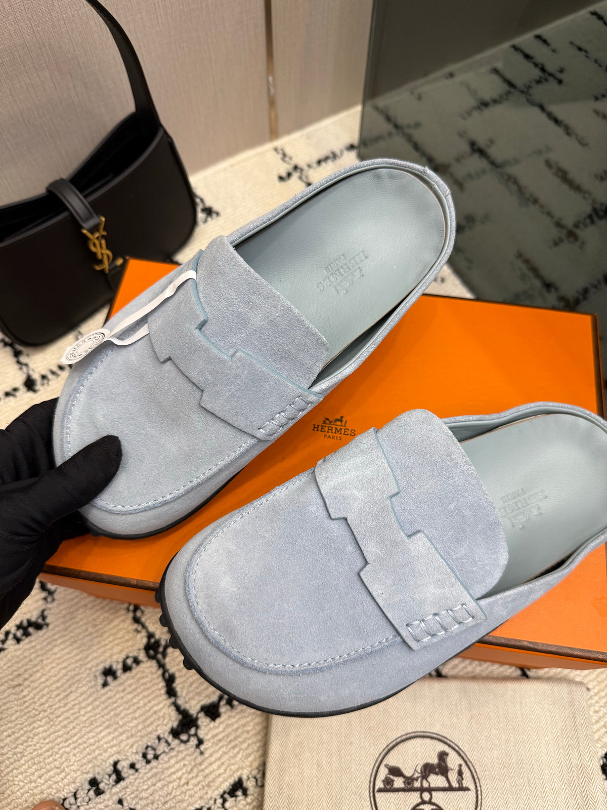 Mule in suede calfskin with iconic "H"