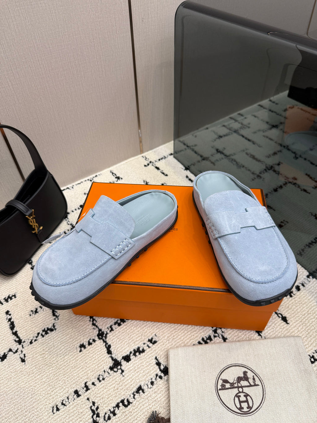 Mule in suede calfskin with iconic "H"