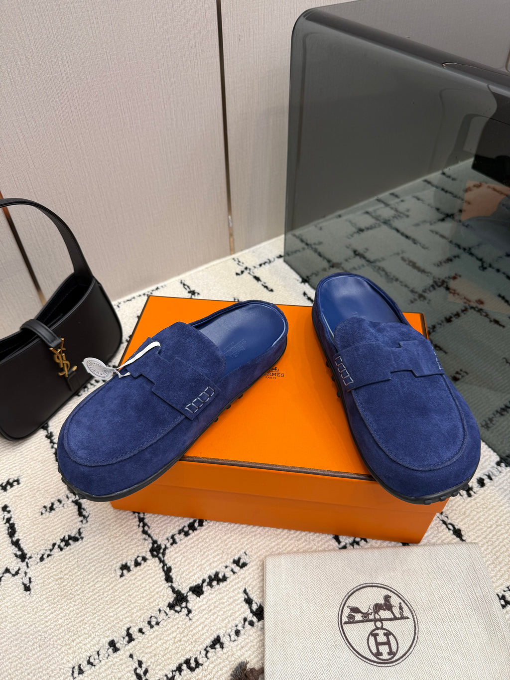 Mule in suede calfskin with iconic "H"