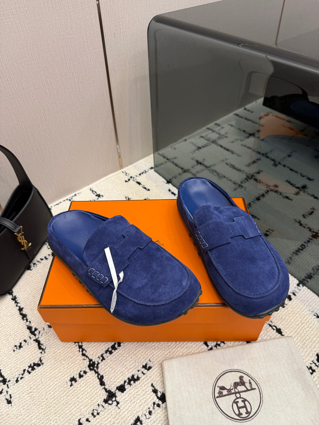 Mule in suede calfskin with iconic "H"