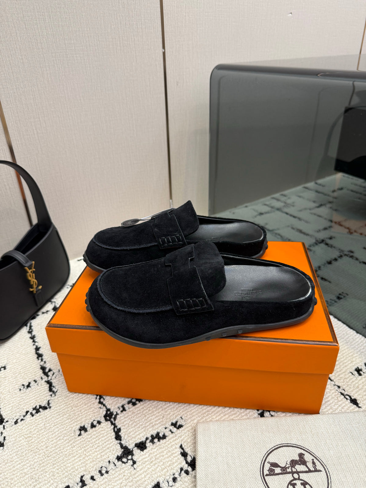 Mule in suede calfskin with iconic "H"