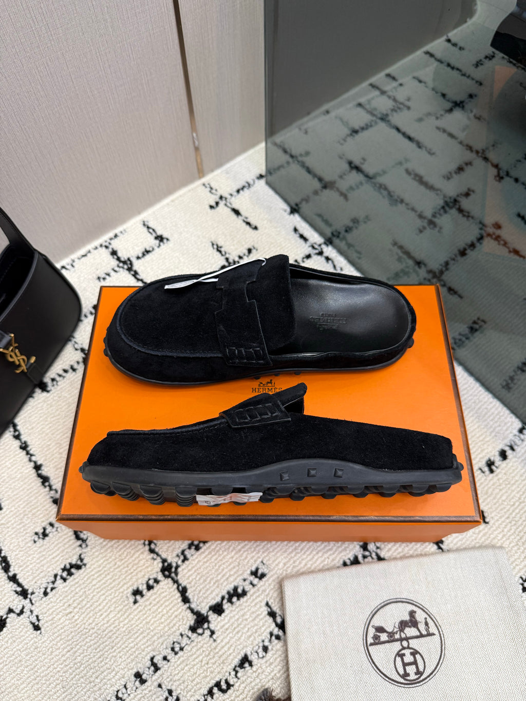 Mule in suede calfskin with iconic "H"