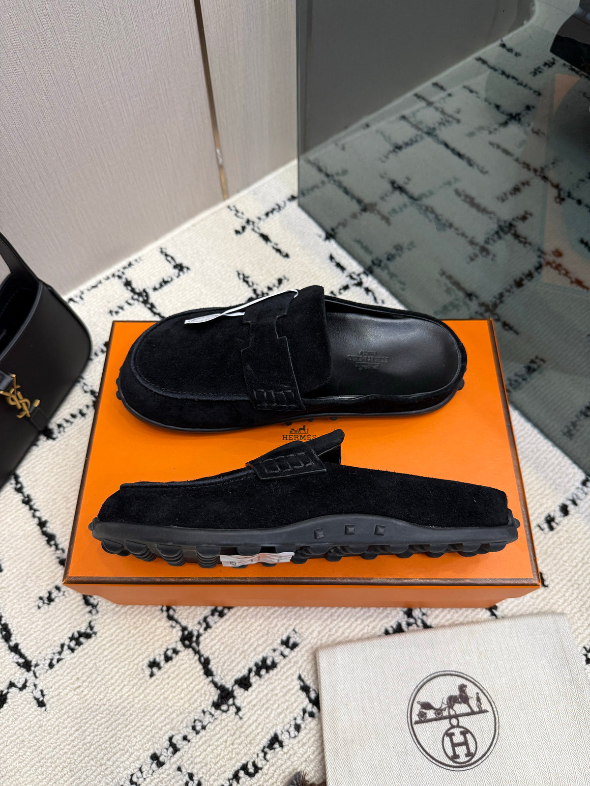 Mule in suede calfskin with iconic "H"