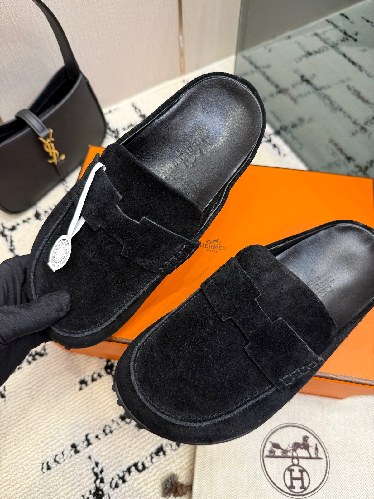 Mule in suede calfskin with iconic "H"