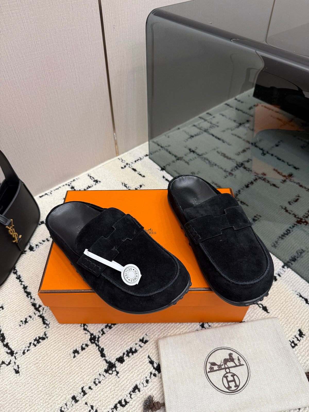 Mule in suede calfskin with iconic "H"
