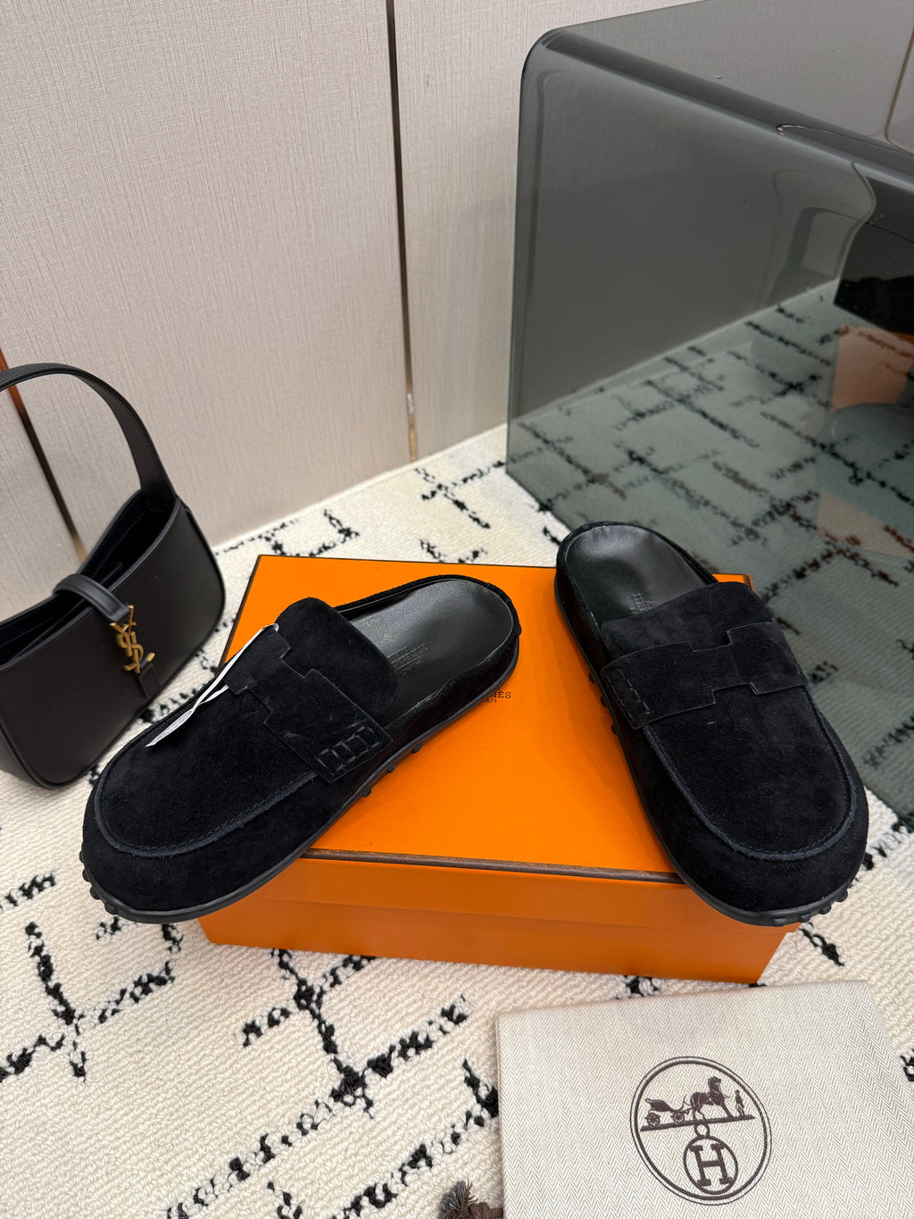 Mule in suede calfskin with iconic "H"