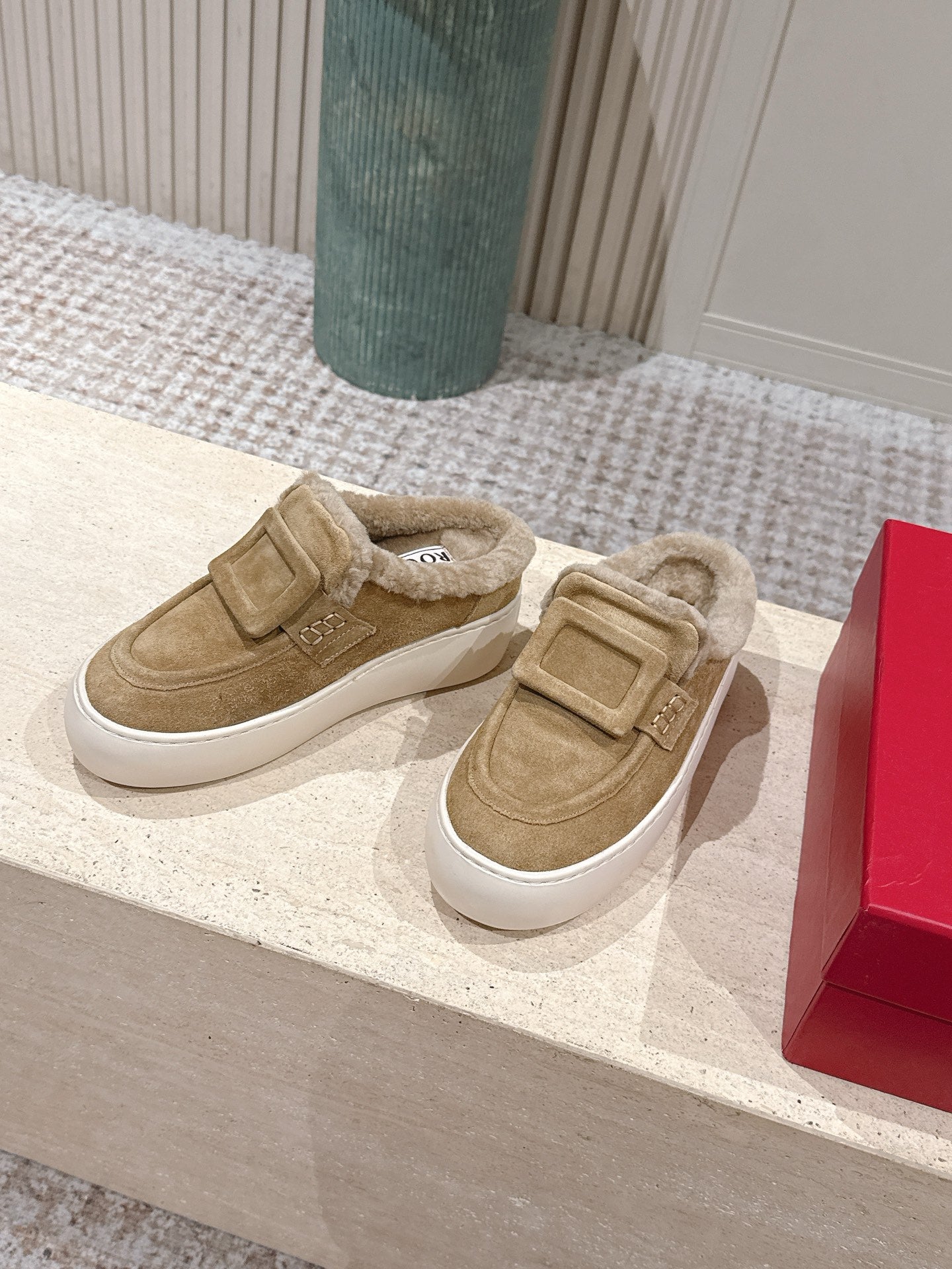 Viv' Up Mules in suede