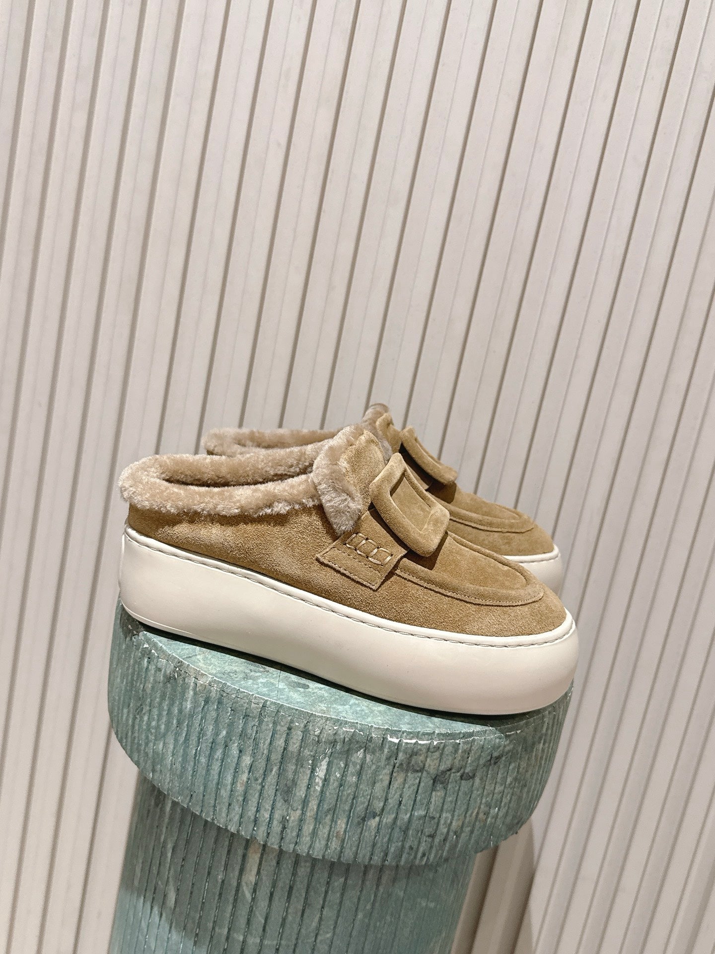 Viv' Up Mules in suede