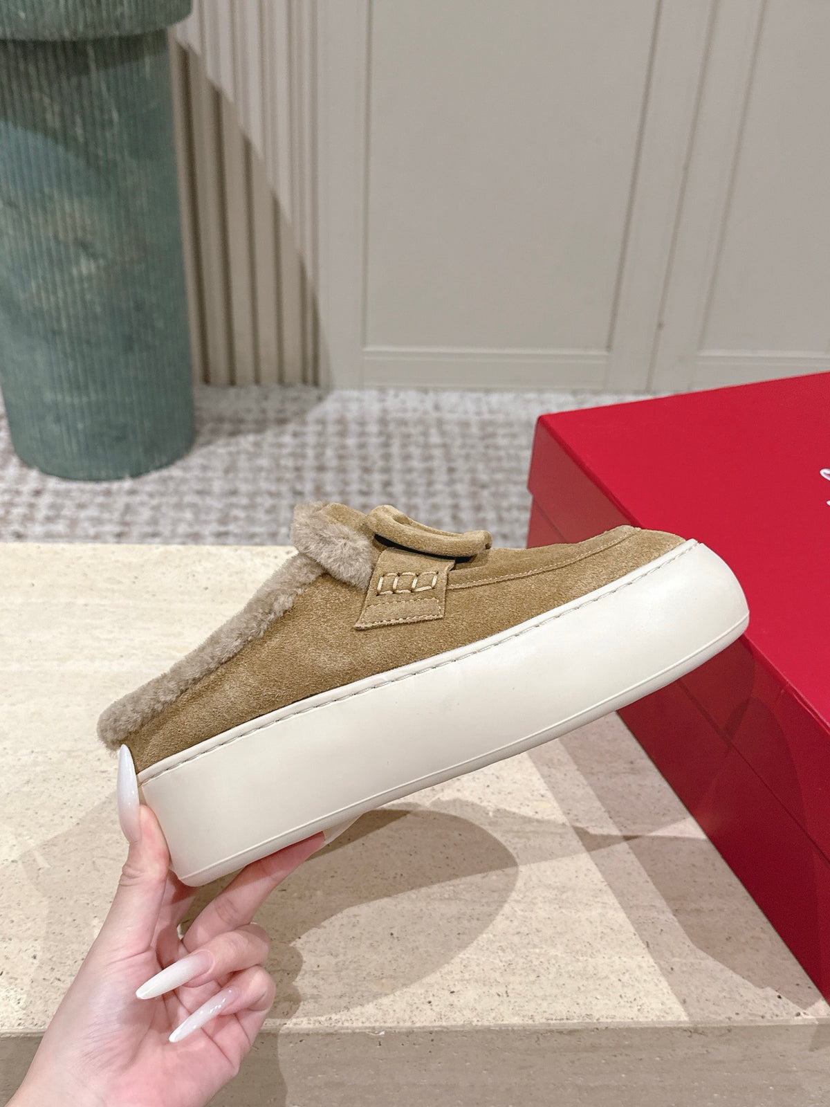 Viv' Up Mules in suede