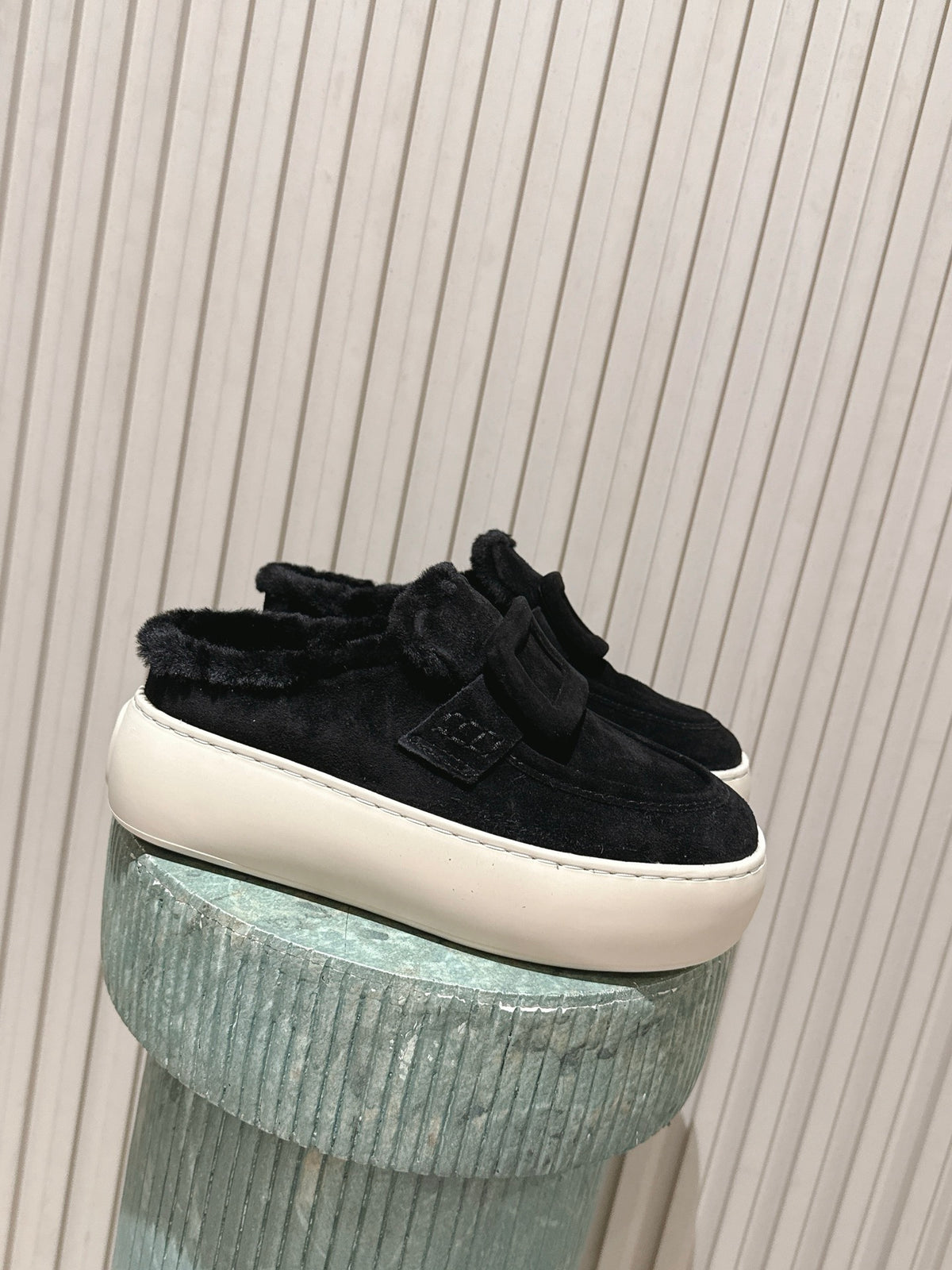 Viv' Up Mules in suede