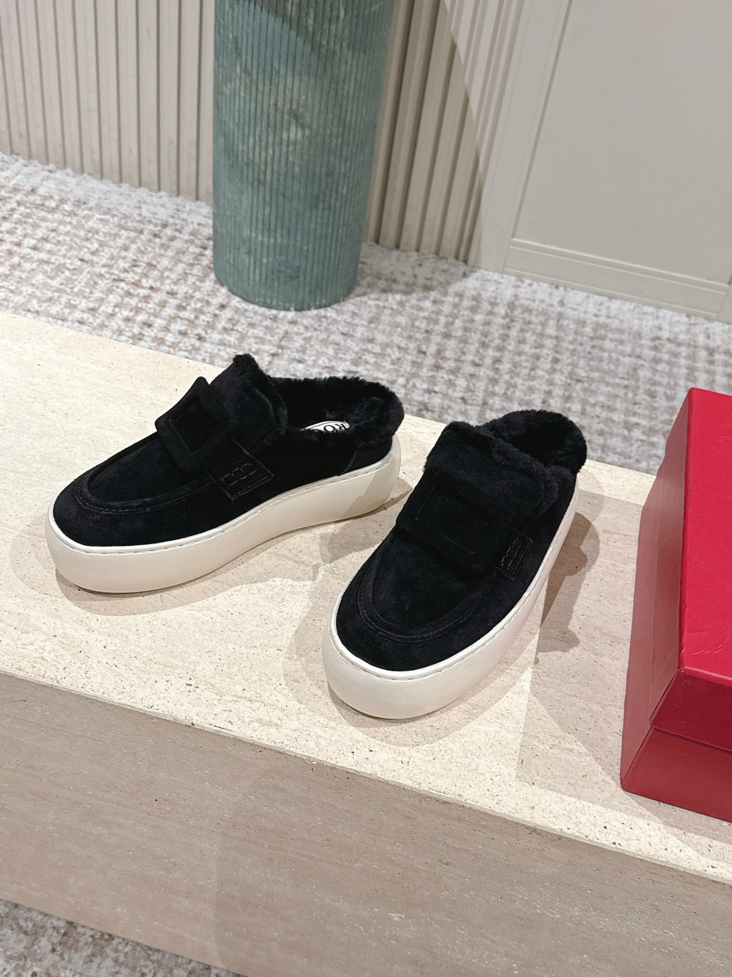 Viv' Up Mules in suede