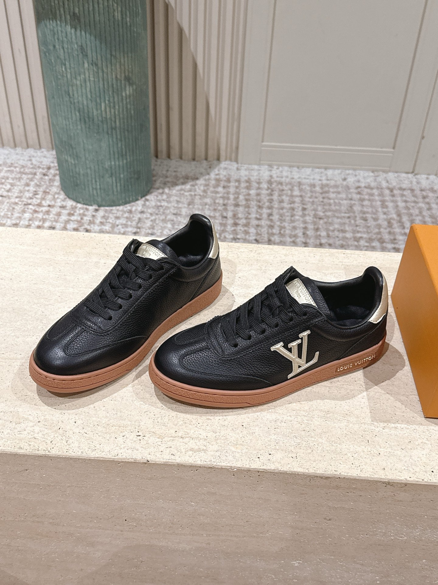Frontrow Sneaker