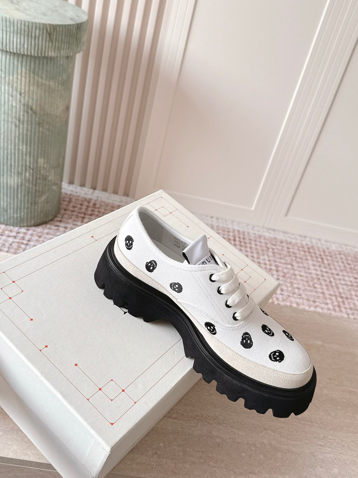 Ollie sneakers