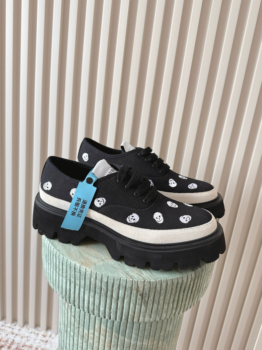 Ollie sneakers